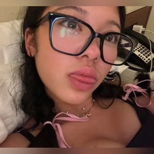 Meet your Posher, Em